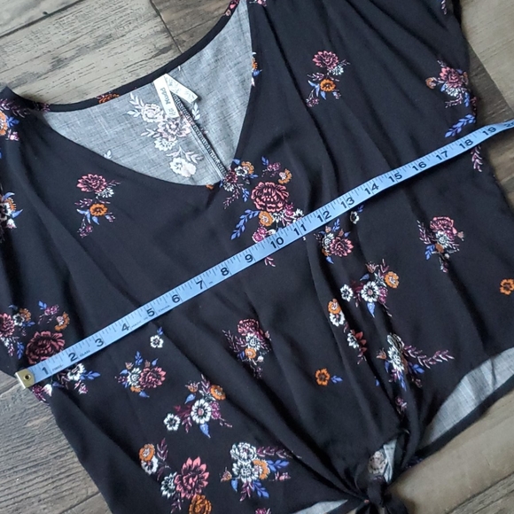 Mudd Floral Tie Front Cold Shoulder Top - Picture 7 of 8